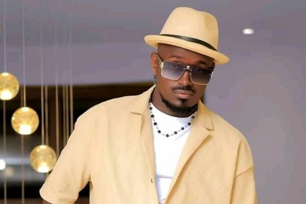Singer Wycliff Tugume popularly known as Ykee Benda took to X platform to share the qualities he seeks in a potential partner. ykee